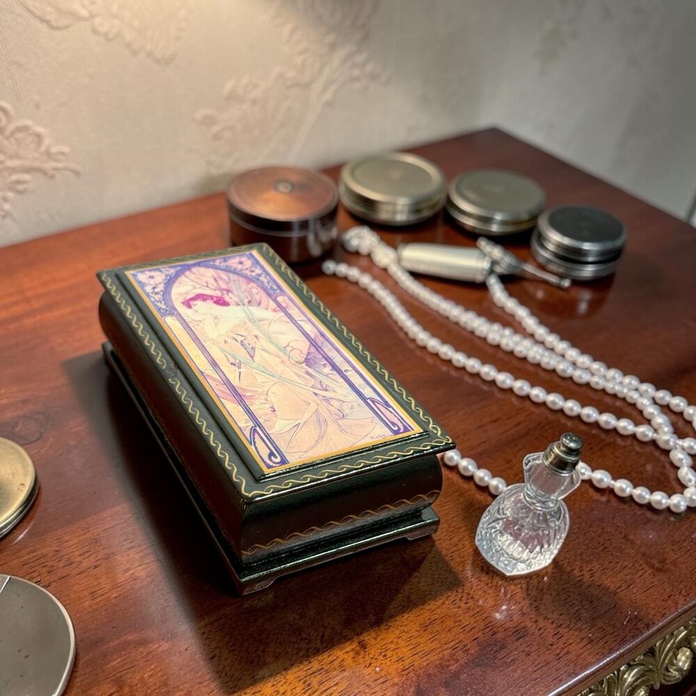 VTG Russian Wood Laquer Trinket Keepsake Box Evening Contemplation Praha Prague
